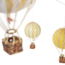 Authentic Models - Flying the Skies - Ophæng Pastel