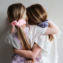 Mimi &amp; Lula - Scrunchie h&#229;relastik - Giant Checked Dreamland
