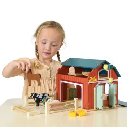 Mentari - Stor rød stald med dyr